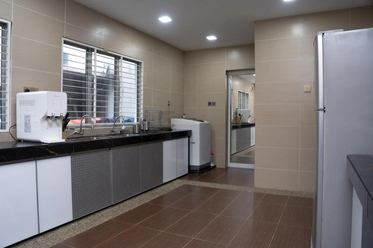 Spacious 5-Bedroom Holiday Home: Family Gatherings & BBQ Paradise Kuala Lumpur Malaysia