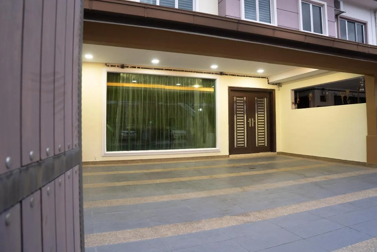 Spacious 5-Bedroom Holiday Home: Family Gatherings & BBQ Paradise Kuala Lumpur