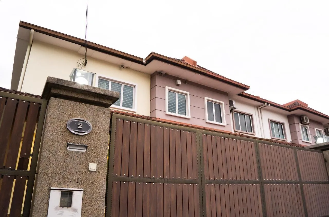 Spacious 5-Bedroom Holiday Home: Family Gatherings & BBQ Paradise Kuala Lumpur