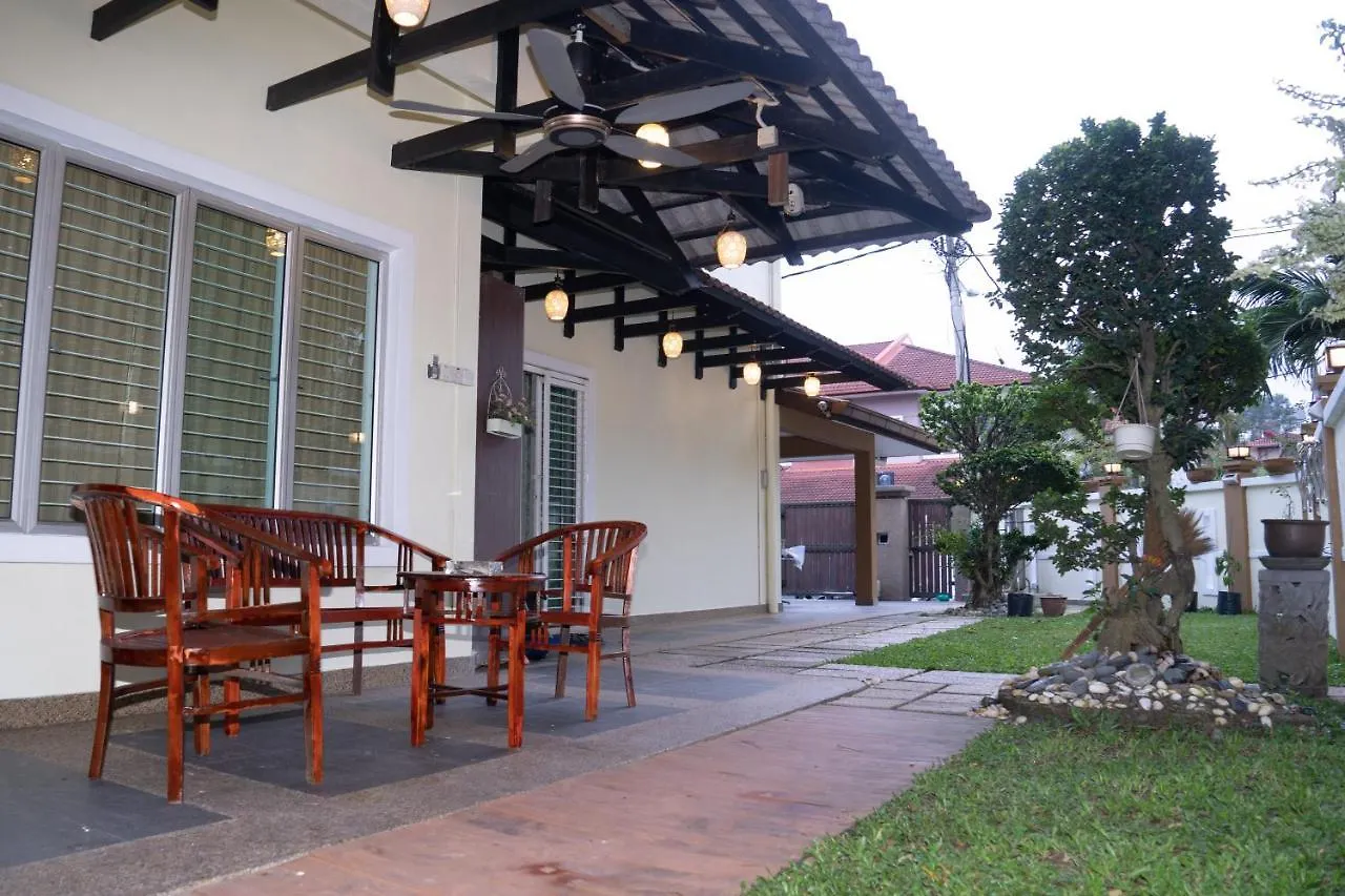 Spacious 5-Bedroom Holiday Home: Family Gatherings & BBQ Paradise Kuala Lumpur