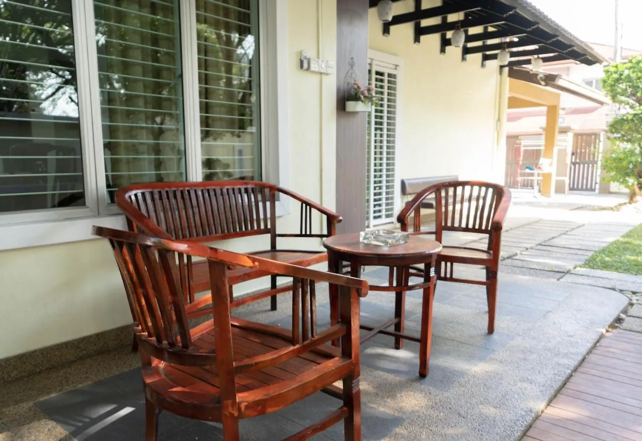 Spacious 5-Bedroom Holiday Home: Family Gatherings & BBQ Paradise Kuala Lumpur