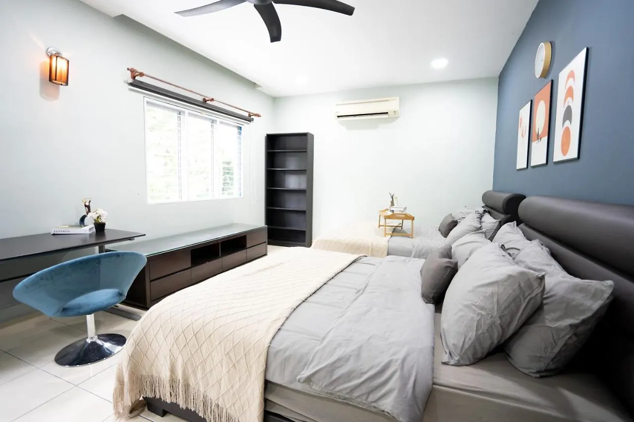 Spacious 5-Bedroom Holiday Home: Family Gatherings & BBQ Paradise Kuala Lumpur