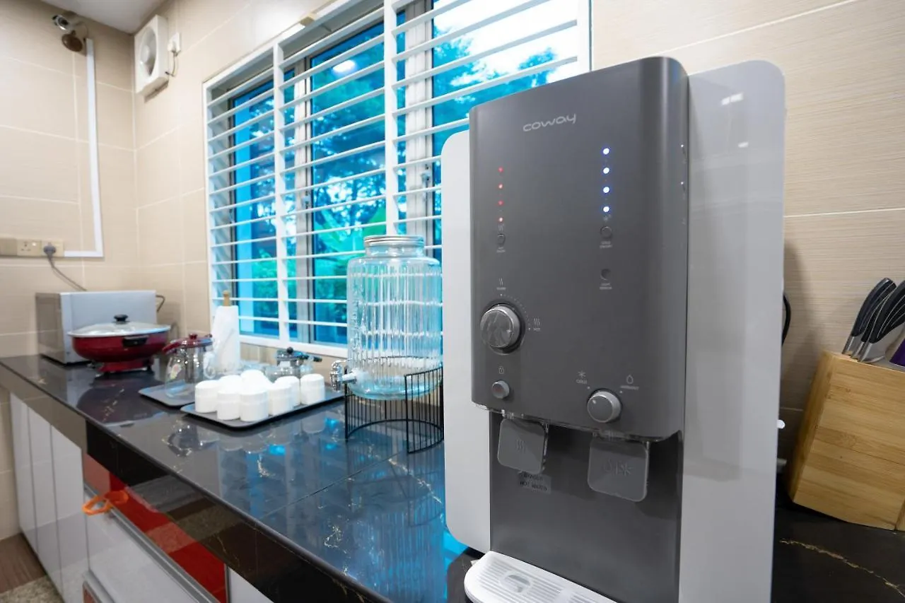 Spacious 5-Bedroom Holiday Home: Family Gatherings & BBQ Paradise Kuala Lumpur 0*,  Malaysia