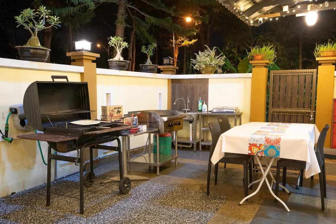 Spacious 5-Bedroom Holiday Home: Family Gatherings & BBQ Paradise Kuala Lumpur