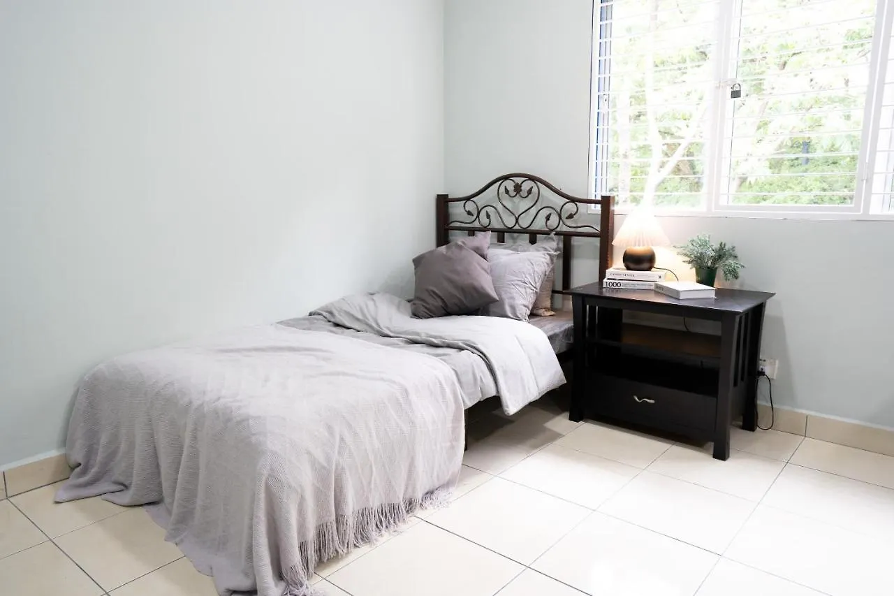 Spacious 5-Bedroom Holiday Home: Family Gatherings & BBQ Paradise Kuala Lumpur 0*,  Malaysia