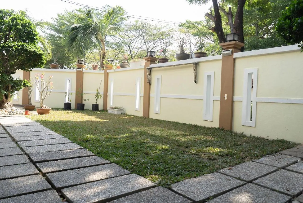 Spacious 5-Bedroom Holiday Home: Family Gatherings & BBQ Paradise Kuala Lumpur